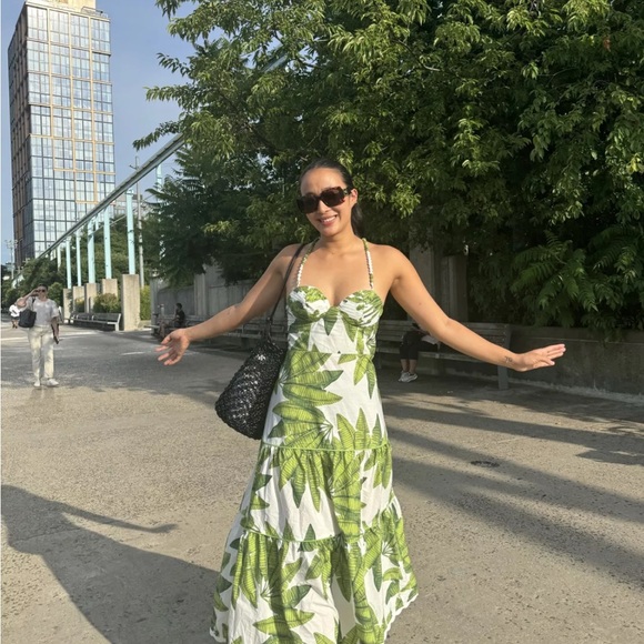 farm rio green and white dress Floral EcoVero Midi XL Balloon Sleeve V-Neck This wardrobe staple is a solar match to your cool shoes FARM Rio | Dresses |